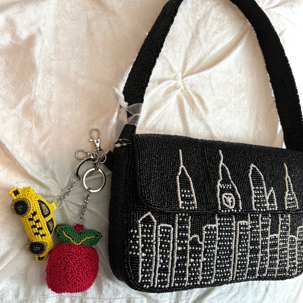 🗽 NYC Beaded Skyline Bag + Taxi & Apple Keychains | New York Purse - Picture 2 of 7